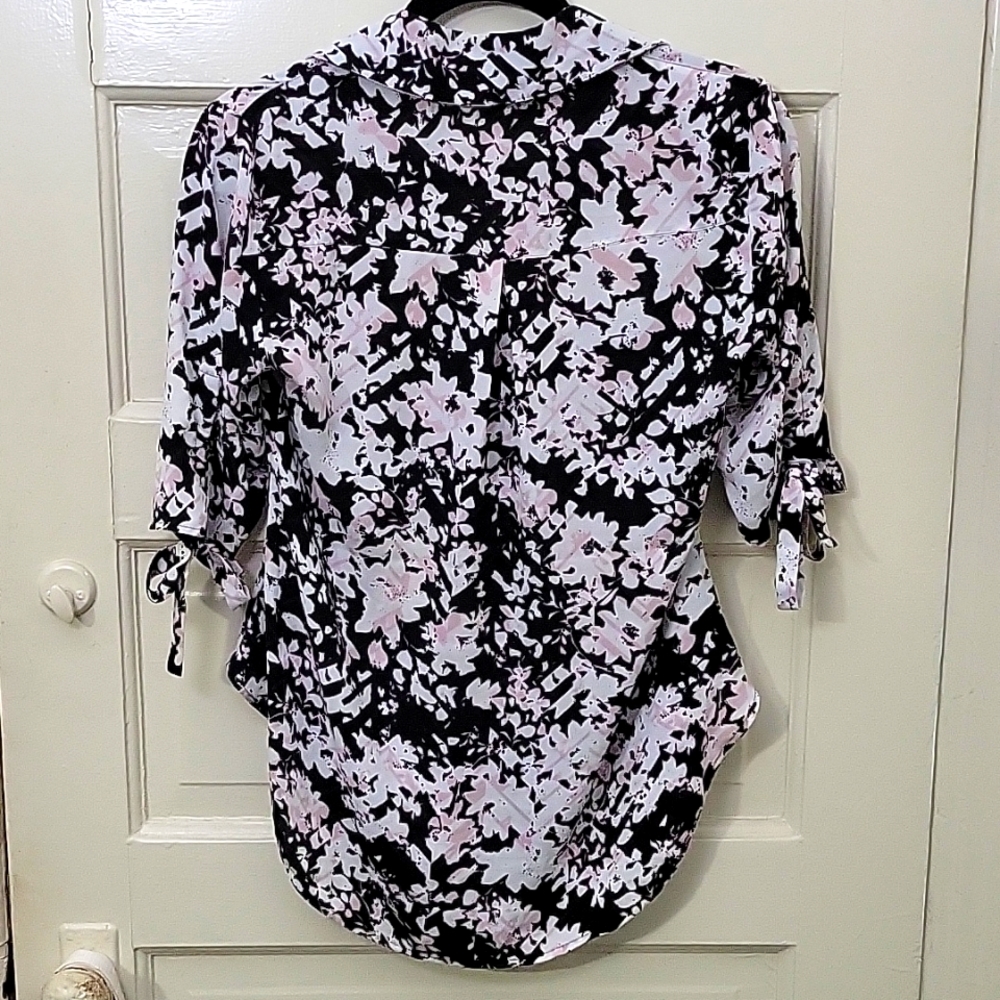EXPRESS Ruched Sleeve Tie-Front Top - Picture 5 of 6